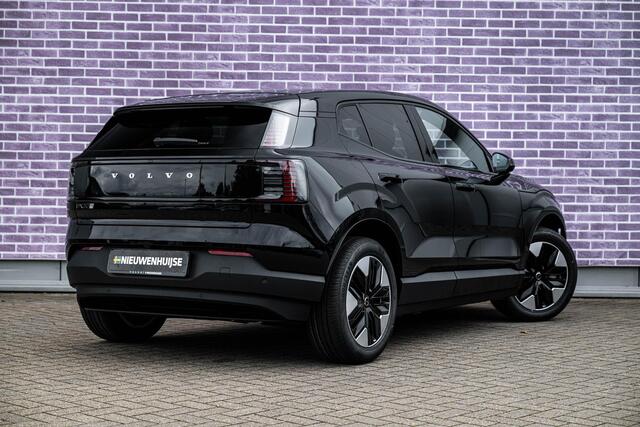 Volvo EX30 P3 Plus Europa | Elektrisch Verstelbare Voorstoelen | Stoel-/Stuurverwarming | Adaptieve Cruise Control | BLIS | Parkeersensoren Voor en Achter |