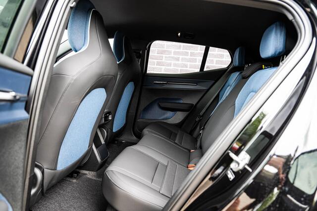 Volvo EX30 P3 Plus Europa | Elektrisch Verstelbare Voorstoelen | Stoel-/Stuurverwarming | Adaptieve Cruise Control | BLIS | Parkeersensoren Voor en Achter |