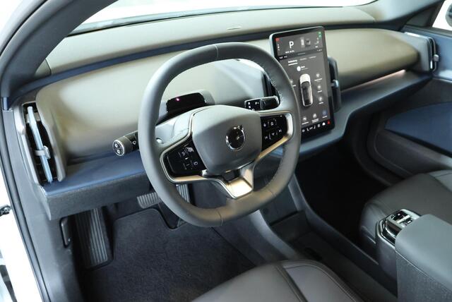 Volvo EX30 Single Motor 50kWh Plus | Stoel- en stuurwiel verwarming | Premium audio by Harman Kardon | Achteruitrijcamera | Apple Carplay/Android auto | Elektrisch bedienbare achterklep | DAB radio | 18 inch lichtmetalen velgen
