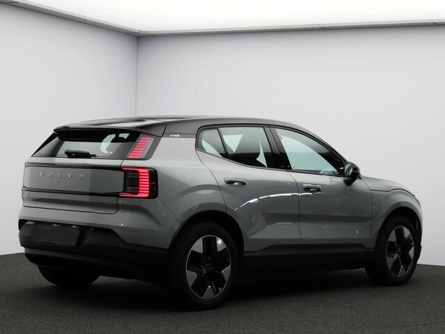Volvo EX30 Single Motor Plus Automaat / Verwarmde voorstoelen / Verwarmd stuurwiel / Glossy zwart dak / Google Maps Navi