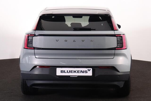 Volvo EX30 Extended Range Plus 69 kWh - Adaptive Cruise Control - Parkeercamera achter - Verwarmde voorstoelen & stuur - Parkeersensoren voor & achter - Navigatie - Extra getint glas - 19' LMV