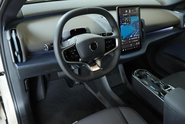 Volvo EX30 Cross Country P5 Long Range Plus Europa 69 kWh | Harman Kardon Premium Audio | Electrische bedienbare voorstoelen | Stoelverwarming | Stuurwielverwarming | Parkeercamera | Parkeersensoren voor + achter | Google Infotainment |
