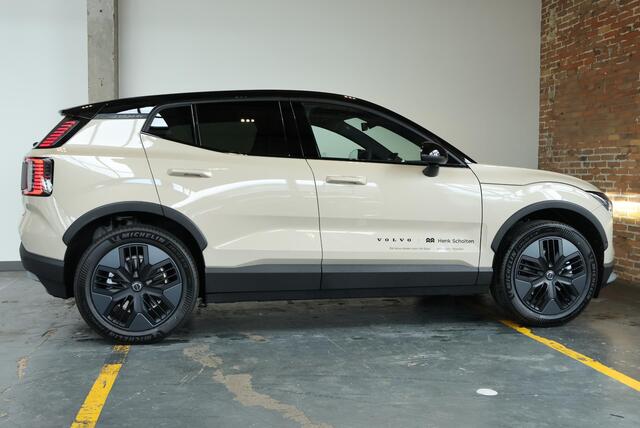 Volvo EX30 Cross Country P5 Long Range Plus Europa 69 kWh | Harman Kardon Premium Audio | Electrische bedienbare voorstoelen | Stoelverwarming | Stuurwielverwarming | Parkeercamera | Parkeersensoren voor + achter | Google Infotainment |