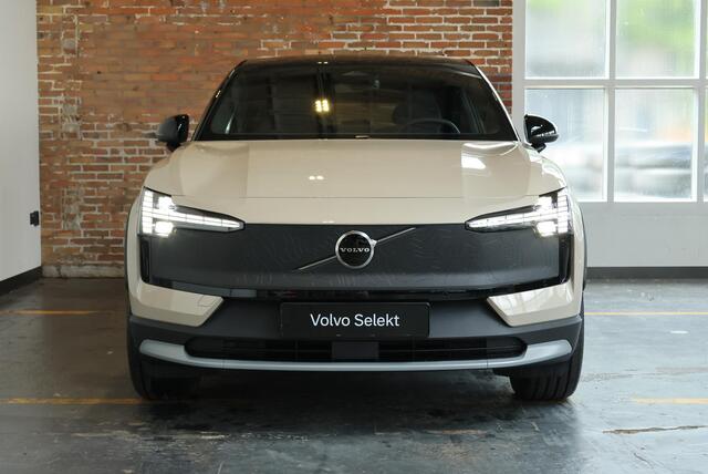 Volvo EX30 Cross Country P5 Long Range Plus Europa 69 kWh | Harman Kardon Premium Audio | Electrische bedienbare voorstoelen | Stoelverwarming | Stuurwielverwarming | Parkeercamera | Parkeersensoren voor + achter | Google Infotainment |