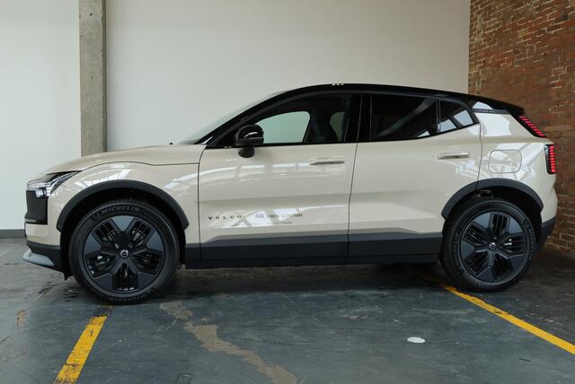 Volvo EX30 Cross Country P5 Long Range Plus Europa 69 kWh | Harman Kardon Premium Audio | Electrische bedienbare voorstoelen | Stoelverwarming | Stuurwielverwarming | Parkeercamera | Parkeersensoren voor + achter | Google Infotainment |