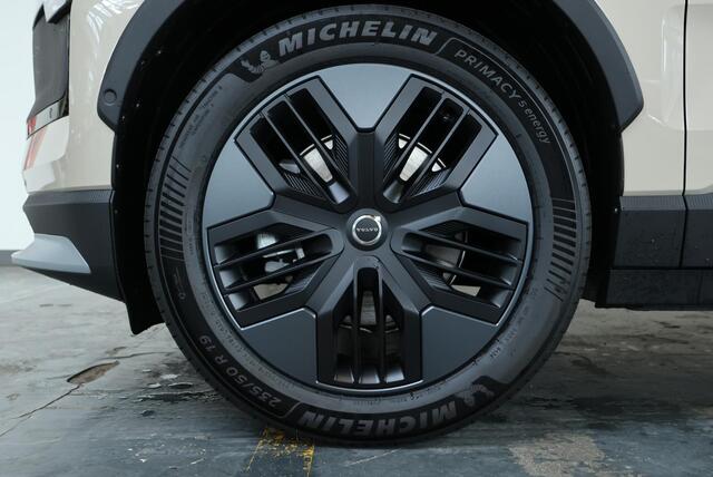 Volvo EX30 Cross Country P5 Long Range Plus Europa 69 kWh | Harman Kardon Premium Audio | Electrische bedienbare voorstoelen | Stoelverwarming | Stuurwielverwarming | Parkeercamera | Parkeersensoren voor + achter | Google Infotainment |