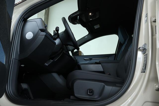 Volvo EX30 Cross Country P5 Long Range Plus Europa 69 kWh | Harman Kardon Premium Audio | Electrische bedienbare voorstoelen | Stoelverwarming | Stuurwielverwarming | Parkeercamera | Parkeersensoren voor + achter | Google Infotainment |