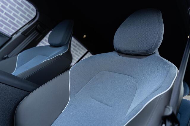 Volvo EX30 P3 Plus Europa 51 kWh | Stoel-/Stuurverwarming | Sfeerverlichting | Draadloos Opladen Telefoon | Camera | Elektisch bedienbare stoelen | Park Assist | DAB | LED Koplampen |
