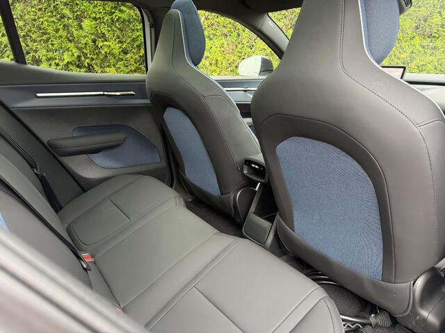 Volvo EX30 Cross Country P8 AWD Ultra 69 kWh