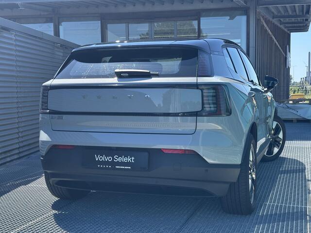 Volvo EX30 Single Motor Plus 51 kWh Automaat, Climate line, Stoel-en stuurwielverwarming, Warmtepomp, Zwart dak, Driver assist, Pilot assist, Adaptive cruise, BLIS