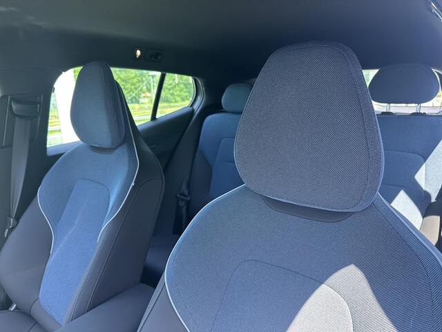 Volvo EX30 Single Motor Plus 51 kWh Automaat, Climate line, Stoel-en stuurwielverwarming, Warmtepomp, Zwart dak, Driver assist, Pilot assist, Adaptive cruise, BLIS