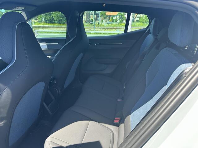 Volvo EX30 Single Motor Plus 51 kWh Automaat, Climate line, Stoel-en stuurwielverwarming, Warmtepomp, Zwart dak, Driver assist, Pilot assist, Adaptive cruise, BLIS