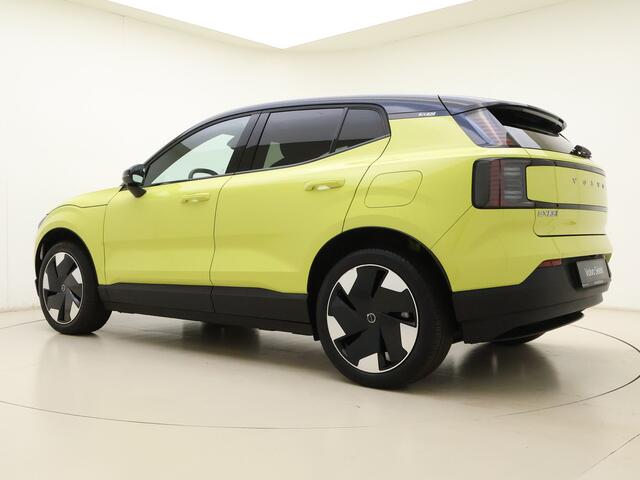 Volvo EX30 Extended Range Plus 69 kWh / Stoel/- en stuurverwarming / Harman & Kardon audio / Elektrische achterklep / 19 inch / Getint glas /