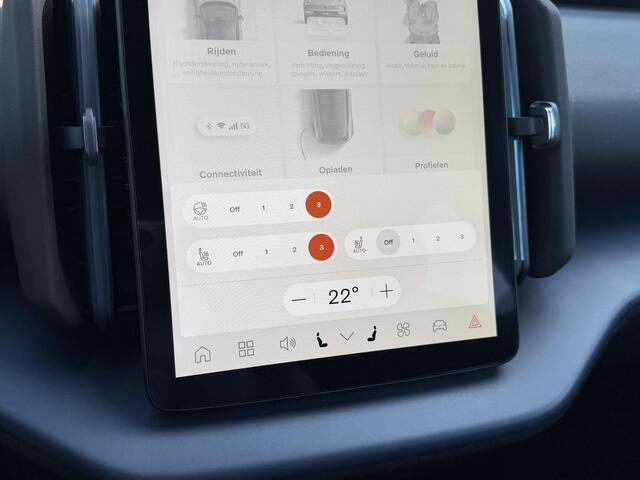 Volvo EX30 Single Motor Plus 51 kWh park assist/ key less/ zwart dak/ intellisafe/ google maps