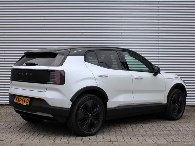 Volvo EX30 Cross Country P5 Long Range Ultra Automaat / Panoramadak / Privacy Glass / Donker interieur / 360* camera / Google Maps