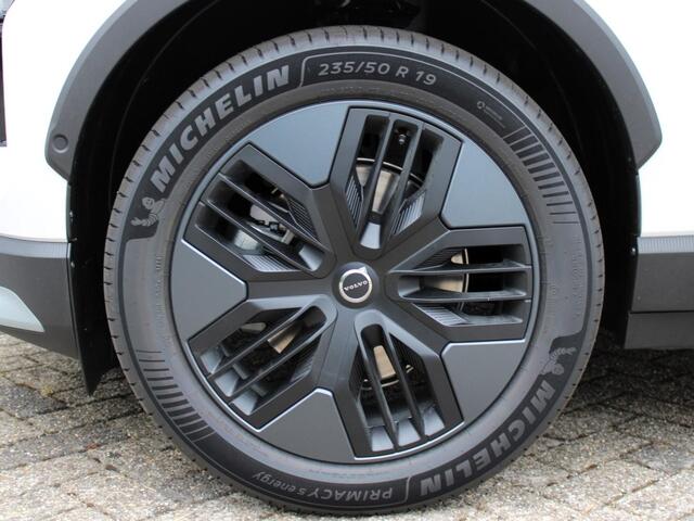 Volvo EX30 Cross Country P5 Long Range Ultra Automaat / Panoramadak / Privacy Glass / Donker interieur / 360* camera / Google Maps
