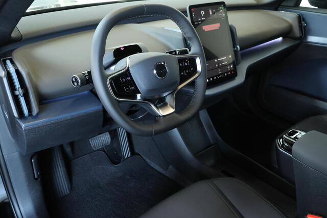 Volvo EX30 P5 Long Range Plus Europa 69 kWh | Elektrisch Vertelbare Stoelen | Extra Getint Glas Achter | Verwarmde Voorstoelen En Stuurwiel |