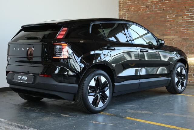 Volvo EX30 P5 Long Range Plus Europa 69 kWh | Elektrisch Vertelbare Stoelen | Extra Getint Glas Achter | Verwarmde Voorstoelen En Stuurwiel |