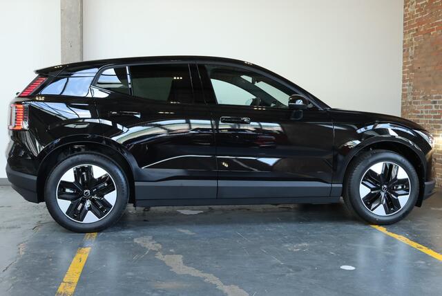 Volvo EX30 P5 Long Range Plus Europa 69 kWh | Elektrisch Vertelbare Stoelen | Extra Getint Glas Achter | Verwarmde Voorstoelen En Stuurwiel |