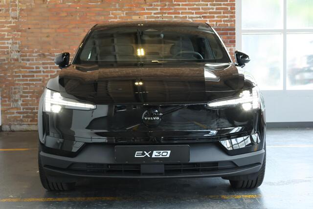 Volvo EX30 P5 Long Range Plus Black Edition Europa 69 kWh | 20" 5-Y-Spaaks Lichtmetalen Wielen | Elektrisch Verstelbare Voorstoelen | Harman Kardon Premium Audio |