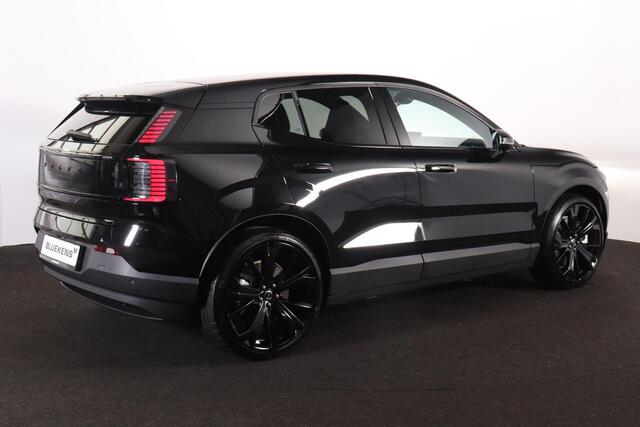 Volvo EX30 Twin Motor Perfrmance Plus Europa 69 kWh - Black Edition - IntelliSafe Assist - Intellisafe Surround - Verwarmde voorstoelen & stuur - Elektr. bedienb. voorstoelen met geheugen - Draadloze tel. lader - Extra getint glas - Inklapbare trekhaak - 21'' LMV