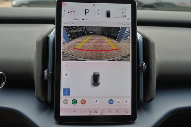 Volvo EX30 Twin Motor Perfrmance Plus Europa 69 kWh - Black Edition - IntelliSafe Assist - Intellisafe Surround - Verwarmde voorstoelen & stuur - Elektr. bedienb. voorstoelen met geheugen - Draadloze tel. lader - Extra getint glas - Inklapbare trekhaak - 21'' LMV
