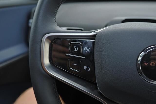 Volvo EX30 Twin Motor Perfrmance Plus Europa 69 kWh - Black Edition - IntelliSafe Assist - Intellisafe Surround - Verwarmde voorstoelen & stuur - Elektr. bedienb. voorstoelen met geheugen - Draadloze tel. lader - Extra getint glas - Inklapbare trekhaak - 21'' LMV