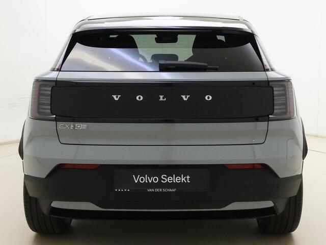 Volvo EX30 Cross Country P5 Long Range Plus Europa 69 kWh / Direct leverbaar / Elektrische stoelen / Getint glas / Stoel&stuurverwarming.