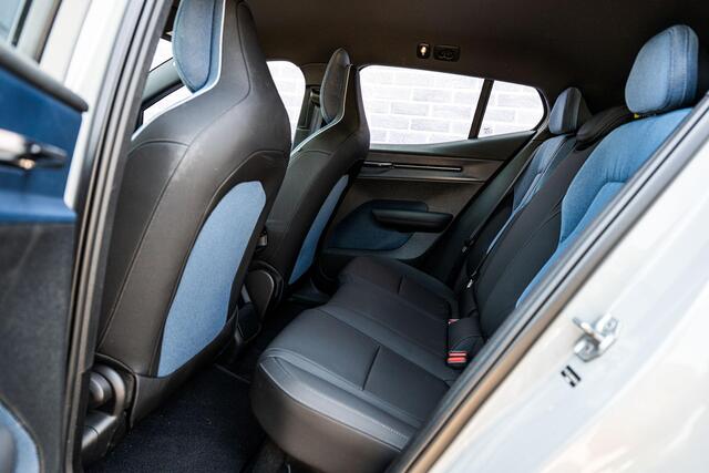 Volvo EX30 Single Motor Extended Range Plus 69 kWh | Stoel en Stuurverwarming | Adaptieve Cruise Control | BLIS | DAB+ | Keyless Entry | Parkeercamera |