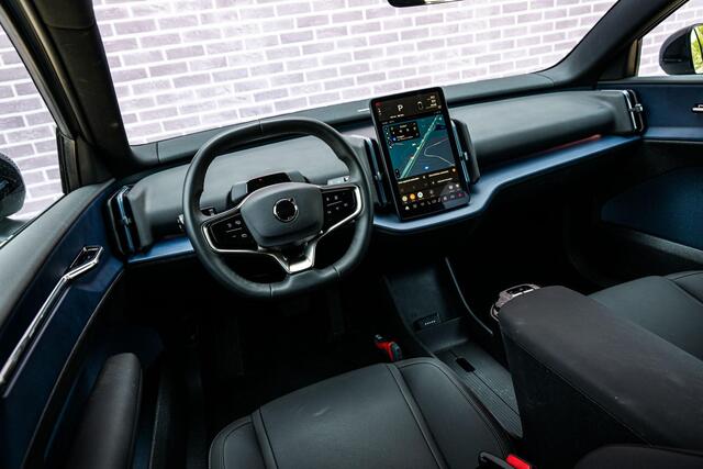 Volvo EX30 Single Motor Extended Range Plus 69 kWh | Stoel en Stuurverwarming | Adaptieve Cruise Control | BLIS | DAB+ | Keyless Entry | Parkeercamera |