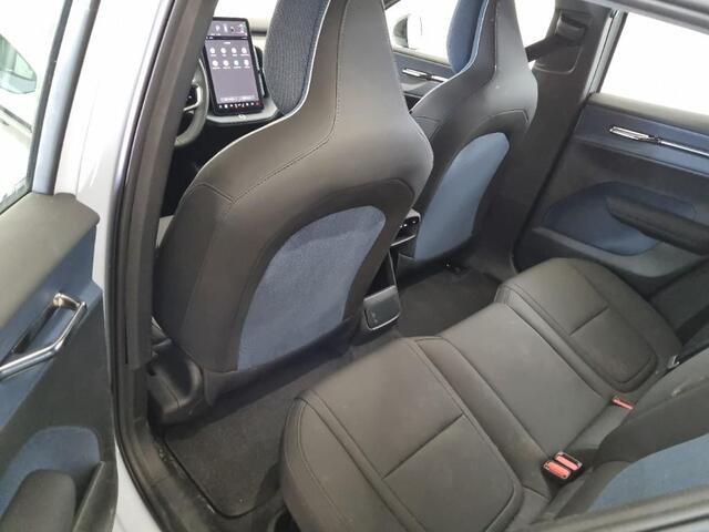 Volvo EX30 Single Motor Extended Range Plus 69 kWh | Trekhaak | Power Seats | Memory | Stoel/stuurverwarming | Camera | Harman/Kardon | Warmtepomp | DAB | BLIS |