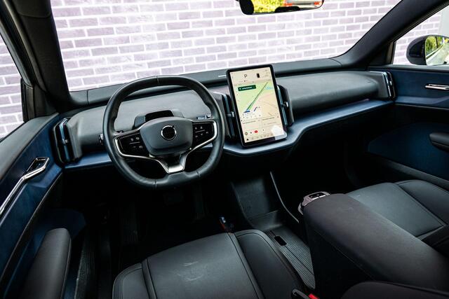 Volvo EX30 Single Motor Extended Range Plus 69 kWh | Climate Pack | Stoel en Stuurverwarming | Keyless Entry | Zwart Dak | Adaptieve Cruise Control | Blis |