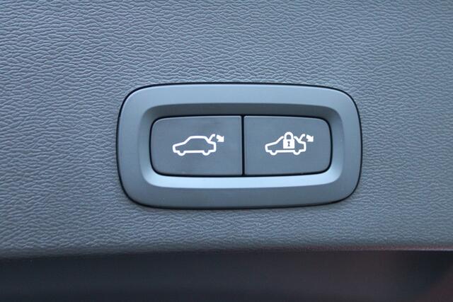 Volvo EX40 Single Motor Plus Black Edition 70 kWh | Harman Kardon | Pixel LED | Trekhaak