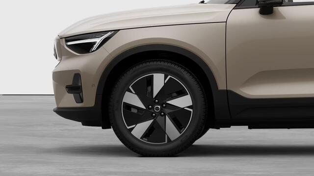 Volvo EX40 Single Motor Extended Range Ultra 82 kWh | Elektrisch Verstelbare Voorstoelen | Schuif/Kantel Panoramadak | Stoelverwarming Voor + Achter | 360º Parkeercamera |