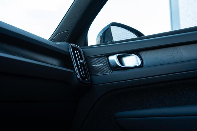 Volvo EX40 Black Edition Ultra Single Motor Extended Range | Snel rijden| Op voorraad | Climate Line | Edition Pack