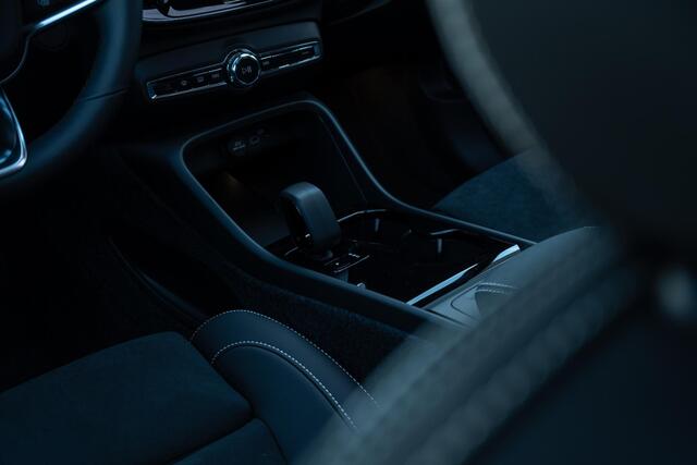 Volvo EX40 Black Edition Ultra Single Motor Extended Range | Snel rijden| Op voorraad | Climate Line | Edition Pack