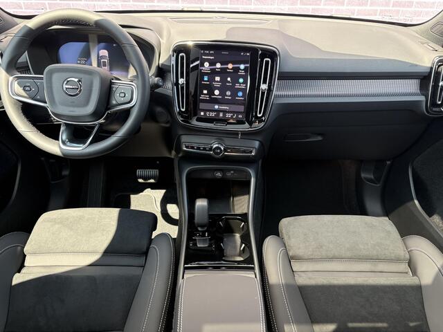 Volvo EX40 Single Motor Extended Range Ultra Black Ed. 82 kWh | Pixel LED koplampen | Panorama dak | 360° Camera | Harman/Kardon | elektrisch verstelbare voorstoelen met memory | Getint glas | 20" |