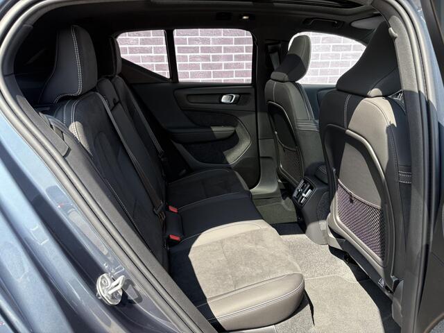 Volvo EX40 Single Motor Extended Range Ultra Black Ed. 82 kWh | Pixel LED koplampen | Panorama dak | 360° Camera | Harman/Kardon | elektrisch verstelbare voorstoelen met memory | Getint glas | 20" |