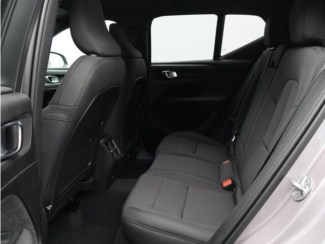 Volvo EX40 Single Motor Extended Range Business Ed. 82 kWh / Stoel + Stuurverwarming / Harman Kardon / Adaptive Cruise / BLIS / All-Season Banden /