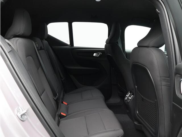 Volvo EX40 Single Motor Extended Range Business Ed. 82 kWh / Stoel + Stuurverwarming / Harman Kardon / Adaptive Cruise / BLIS / All-Season Banden /
