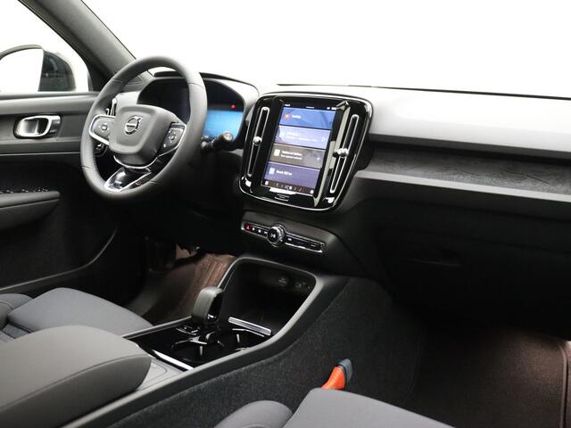 Volvo EX40 Extended Range Plus 82 kWh / ¤ 9.500,- demokorting / 3 jaar gratis onderhoud / El. Trekhaak / Warmtepomp / Stoel + Stuurw. Verwarming /
