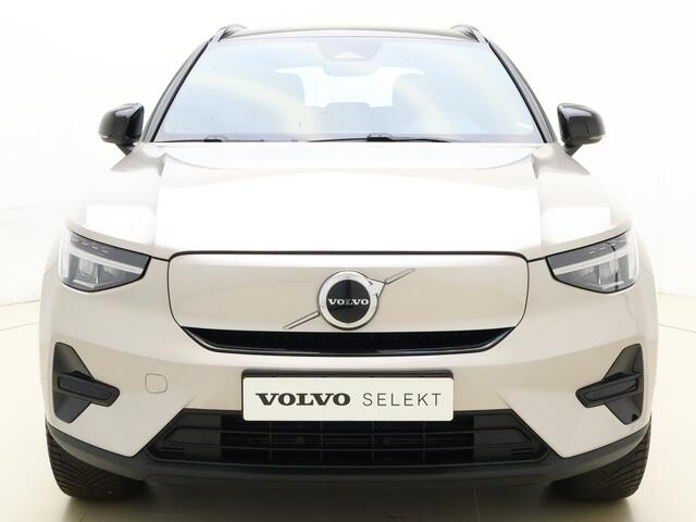 Volvo EX40 Extended Range Plus 82 kWh / ¤ 9.500,- demokorting / 3 jaar gratis onderhoud / El. Trekhaak / Warmtepomp / Stoel + Stuurw. Verwarming /
