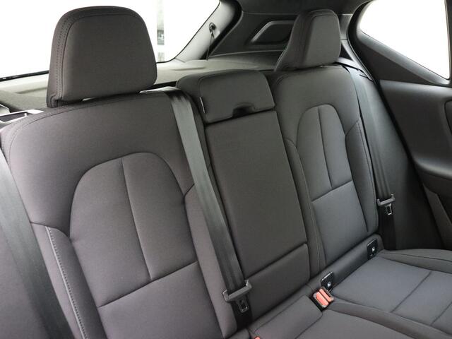 Volvo EX40 Extended Range Plus 82 kWh / ¤ 9.500,- demokorting / 3 jaar gratis onderhoud / El. Trekhaak / Warmtepomp / Stoel + Stuurw. Verwarming /