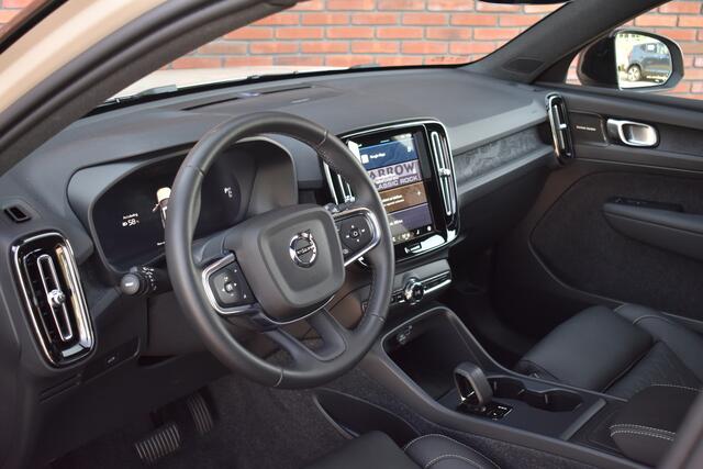 Volvo EX40 252PK Extended Range Ultra 82 kWh | Luxe lederen bekleding | Exterieur delen in kleur | Panorama dak | H&K audio