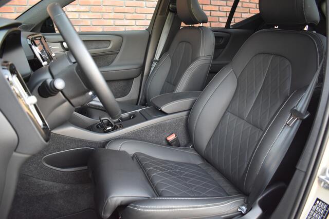 Volvo EX40 252PK Extended Range Ultra 82 kWh | Luxe lederen bekleding | Exterieur delen in kleur | Panorama dak | H&K audio