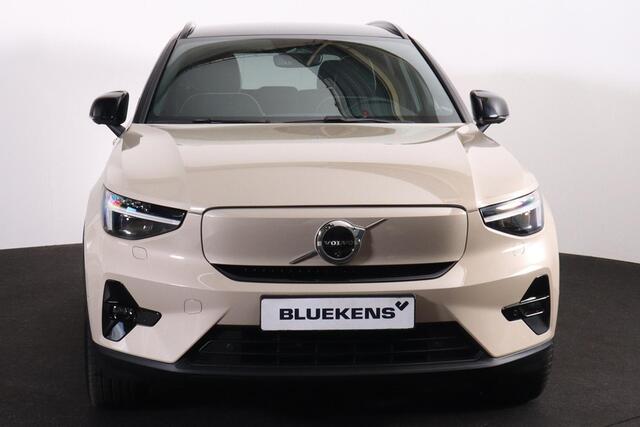 Volvo EX40 Twin Motor Performance Plus 82 kWh - IntelliSafe Assist & Surround - 360º Camera - Harman/Kardon audio - Verwarmde voorstoelen, stuur & achterbank - Parkeersensoren voor & achter - Elektr. bedienb. bestuurdersstoel met geheugen - Draadloze tel. lader - Wa