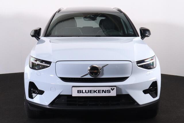 Volvo EX40 Extended Range Ultra 82 kWh - Panorama/schuifdak - IntelliSafe Assist & Surround - 360º Camera - Harman/Kardon audio - Verwarmde voorstoelen, stuur & achterbank - Parkeersensoren voor & achter - Elektr. bedienb. voorstoelen met geheugen links - Draadloze 