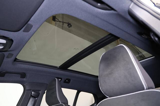 Volvo EX40 Extended Range Ultra 82 kWh - Panorama/schuifdak - IntelliSafe Assist & Surround - 360º Camera - Harman/Kardon audio - Verwarmde voorstoelen, stuur & achterbank - Parkeersensoren voor & achter - Elektr. bedienb. voorstoelen met geheugen links - Draadloze 