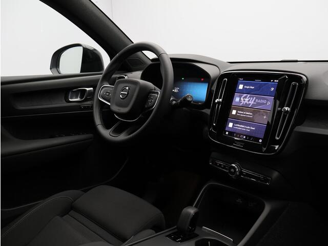 Volvo EX40 Single Motor Extended Range Plus 82 kWh / Trekhaak / Stoel- & Stuurwielverwarming / BLIS / Elek. verstelbare stoelen / Pilot Assist / 20'' / Achteruitrijcamera