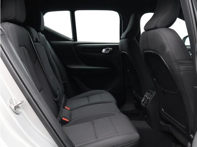 Volvo EX40 Single Motor Extended Range Plus 82 kWh / Trekhaak / Stoel- & Stuurwielverwarming / BLIS / Elek. verstelbare stoelen / Pilot Assist / 20'' / Achteruitrijcamera